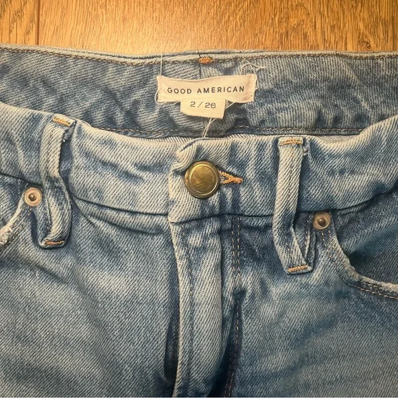 Good American The Weekender Light Blue Denim Jeans - Picture 5 of 9